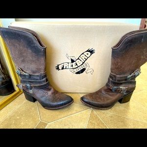 Freebird by Steven Pikes boot in Stone. Sz 7.